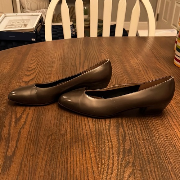 Salvatore Ferragamo shoe size 7 - Picture 1 of 10